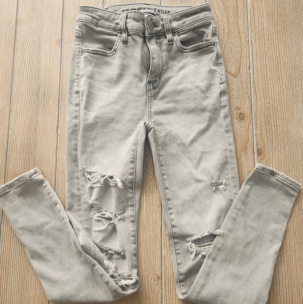 American Eagle Outfitters Light Gray Distressed Skinny Jeans